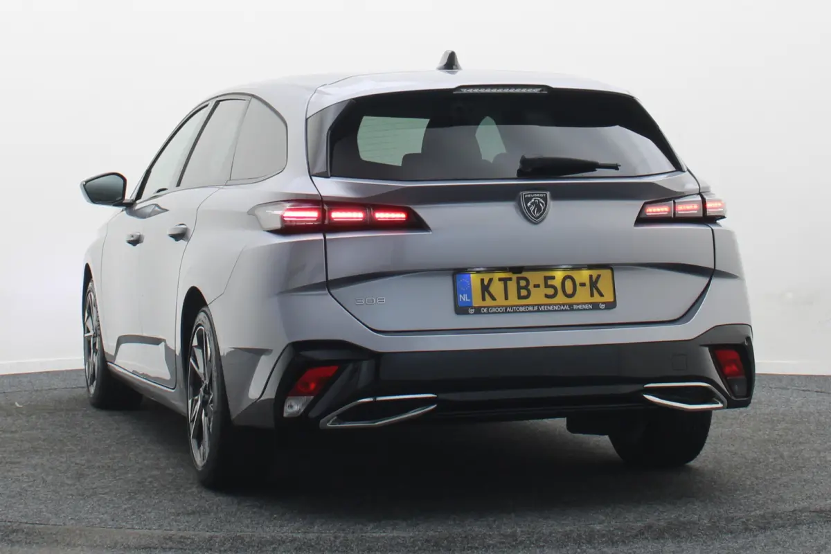 1.2 Hybrid 145 e-DCS6 Allure 360° Camera, Apple CarPlay, ACC, Climate Control, Navigatie, 17"
