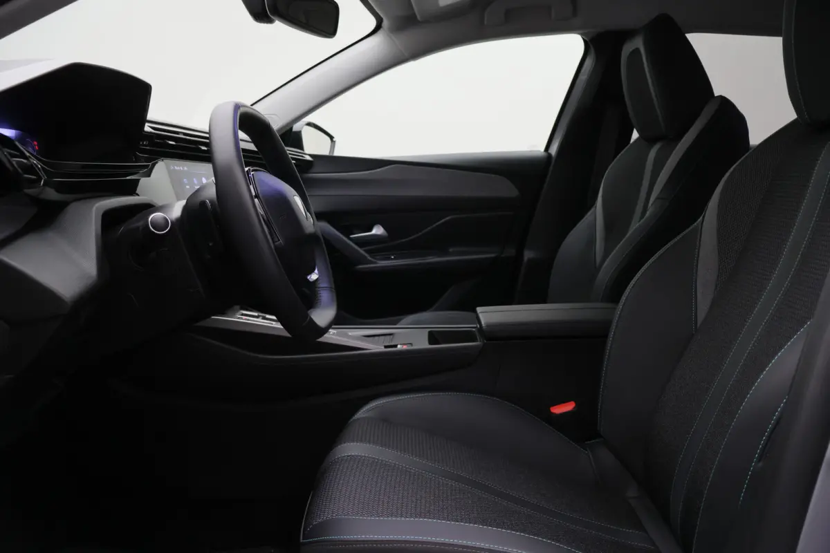 1.2 Hybrid 145 e-DCS6 Allure 360° Camera, Apple CarPlay, ACC, Climate Control, Navigatie, 17"