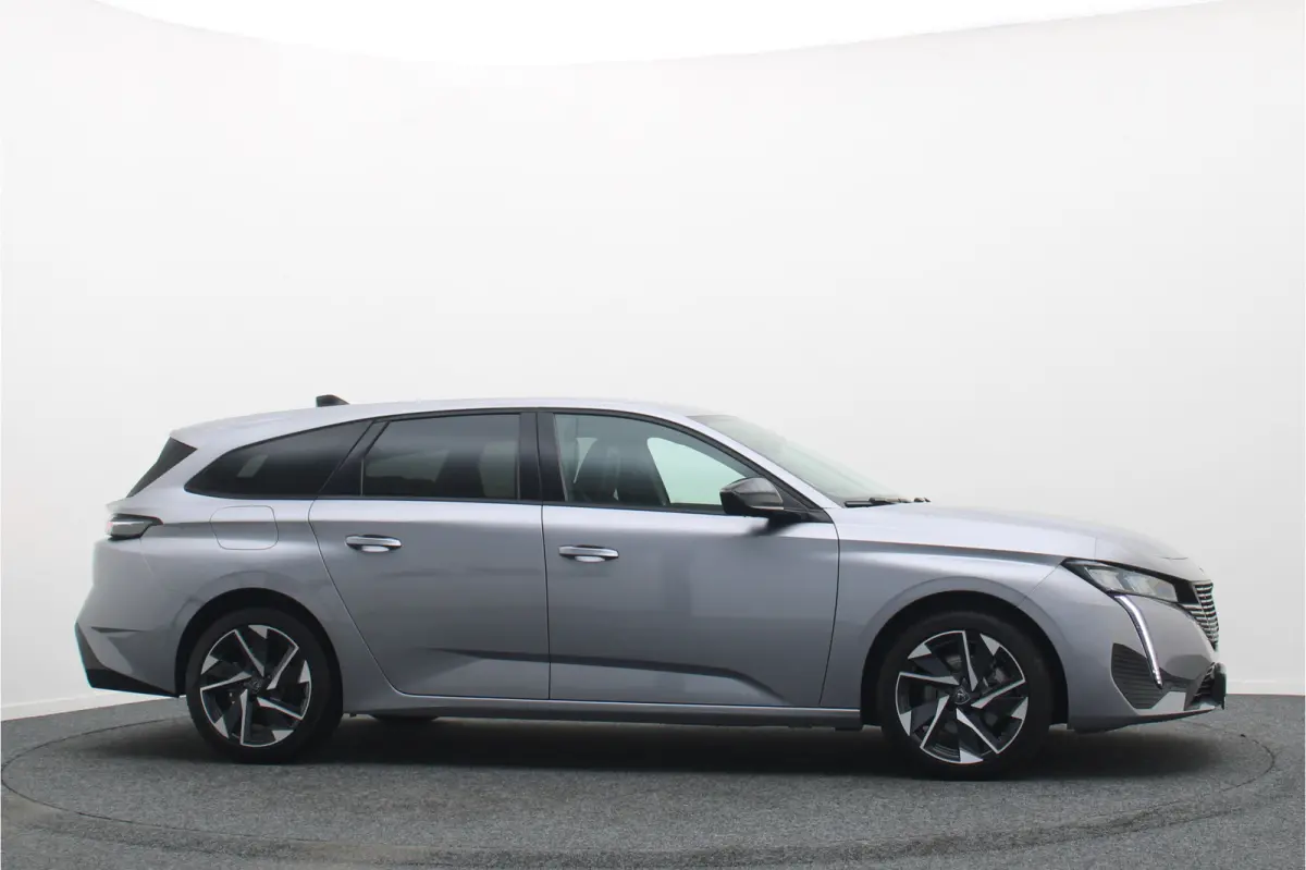1.2 Hybrid 145 e-DCS6 Allure 360° Camera, Apple CarPlay, ACC, Climate Control, Navigatie, 17"
