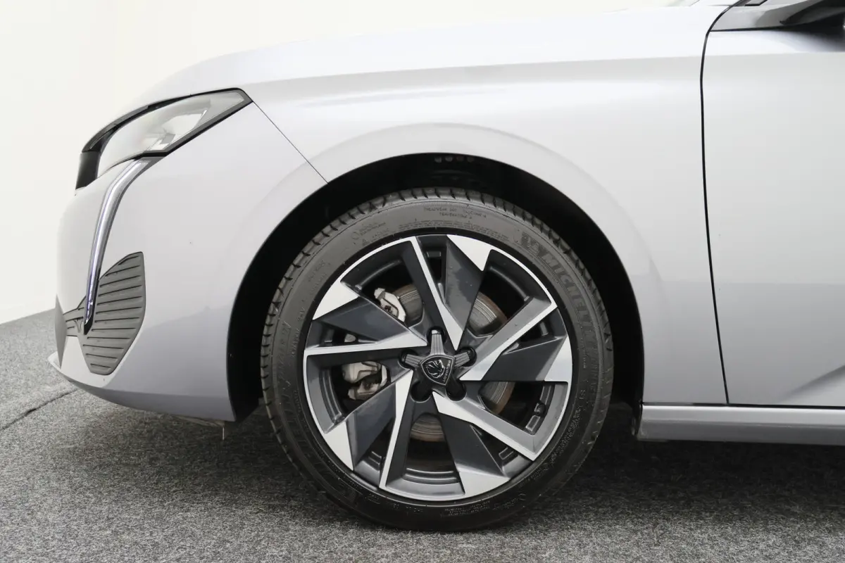 1.2 Hybrid 145 e-DCS6 Allure 360° Camera, Apple CarPlay, ACC, Climate Control, Navigatie, 17"