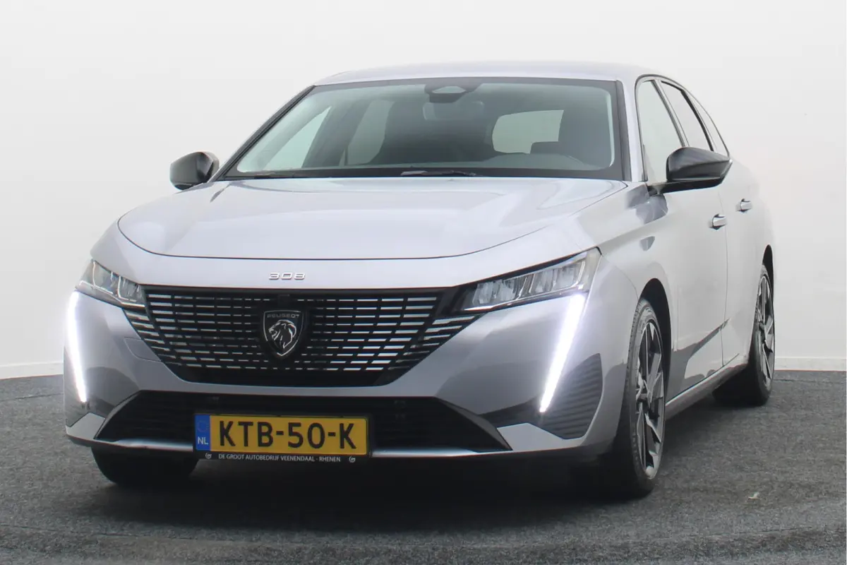 1.2 Hybrid 145 e-DCS6 Allure 360° Camera, Apple CarPlay, ACC, Climate Control, Navigatie, 17"