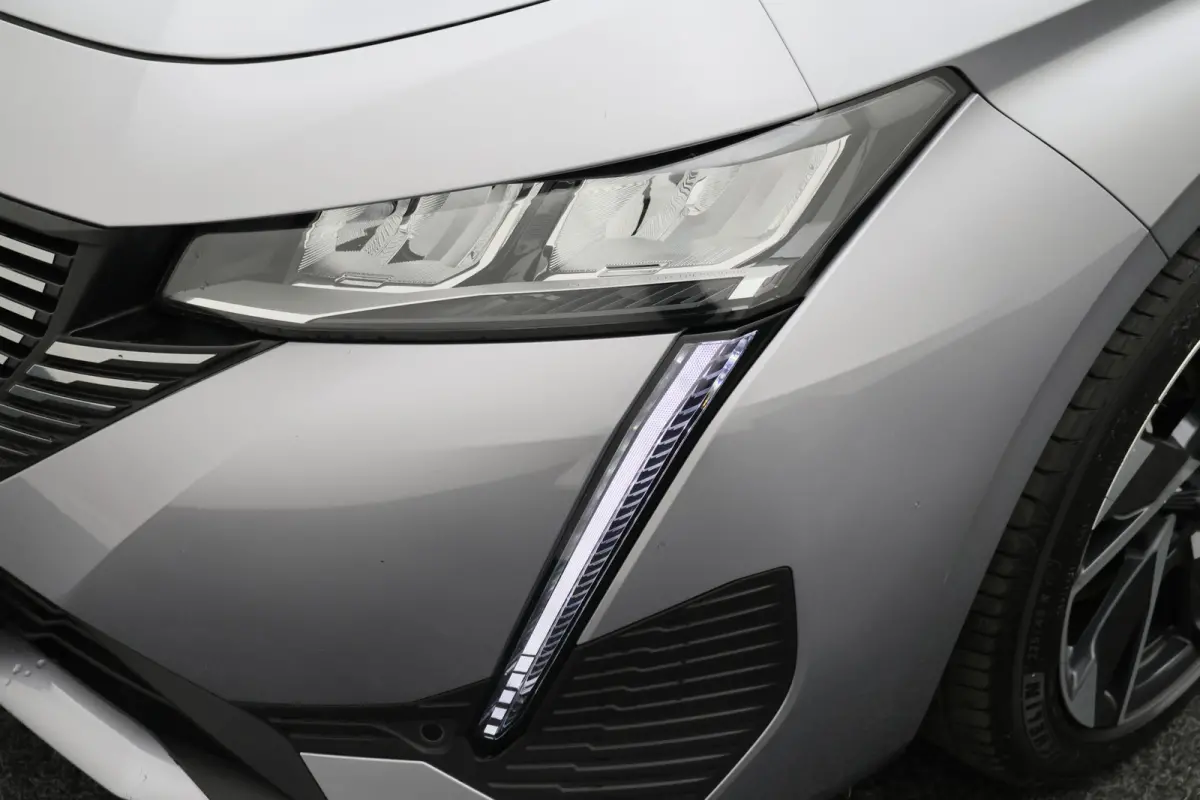 1.2 Hybrid 145 e-DCS6 Allure 360° Camera, Apple CarPlay, ACC, Climate Control, Navigatie, 17"