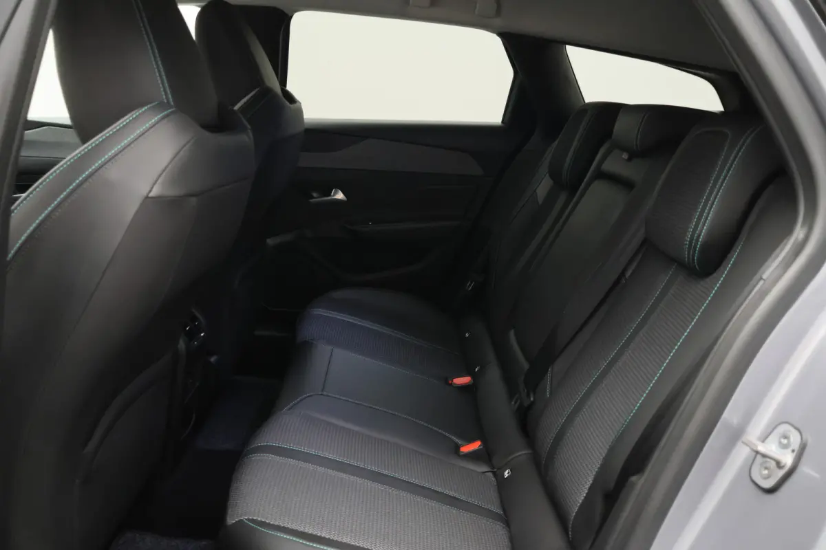 1.2 Hybrid 145 e-DCS6 Allure 360° Camera, Apple CarPlay, ACC, Climate Control, Navigatie, 17"