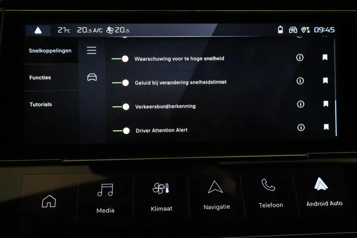 1.2 Hybrid 145 e-DCS6 Allure 360° Camera, Apple CarPlay, ACC, Climate Control, Navigatie, 17"