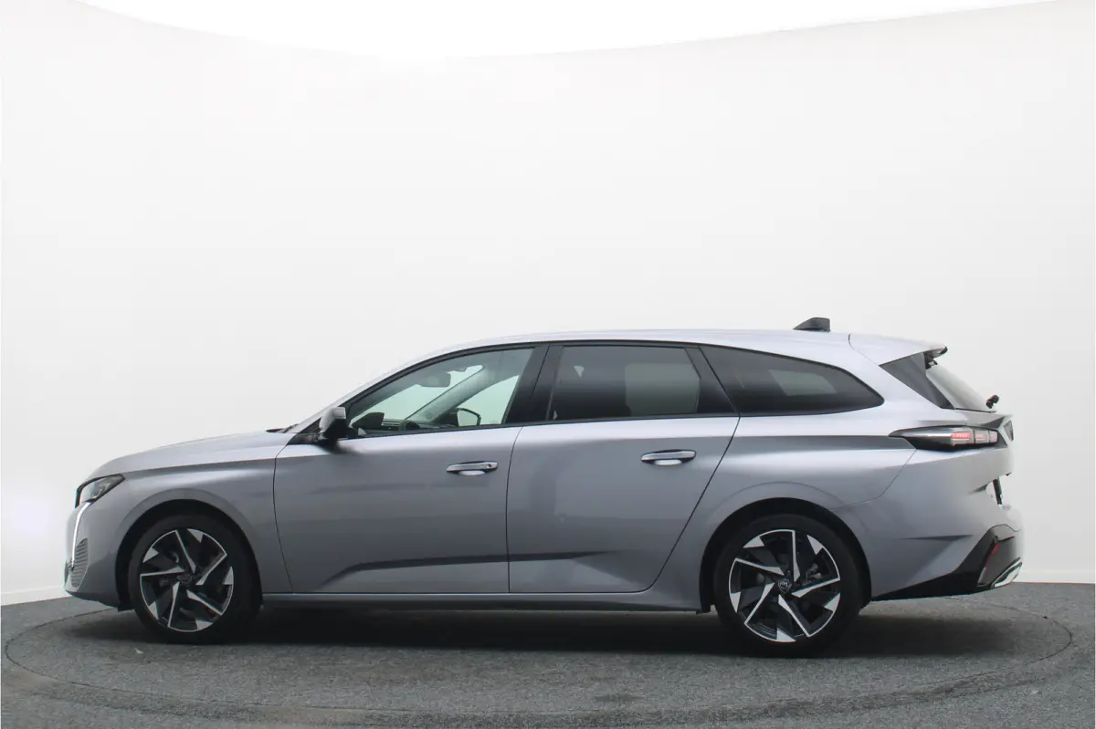 1.2 Hybrid 145 e-DCS6 Allure 360° Camera, Apple CarPlay, ACC, Climate Control, Navigatie, 17"