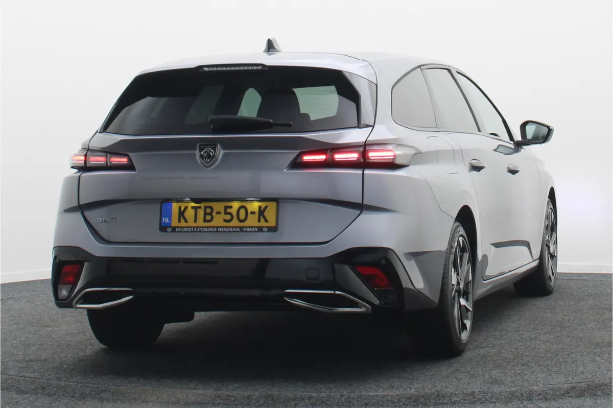 1.2 Hybrid 145 e-DCS6 Allure 360° Camera, Apple CarPlay, ACC, Climate Control, Navigatie, 17"