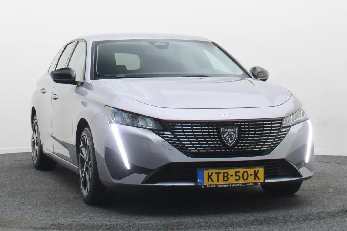 1.2 Hybrid 145 e-DCS6 Allure 360° Camera, Apple CarPlay, ACC, Climate Control, Navigatie, 17"