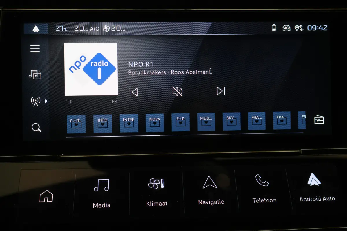 1.2 Hybrid 145 e-DCS6 Allure 360° Camera, Apple CarPlay, ACC, Climate Control, Navigatie, 17"