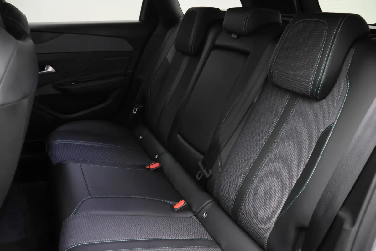 1.2 Hybrid 145 e-DCS6 Allure 360° Camera, Apple CarPlay, ACC, Climate Control, Navigatie, 17"