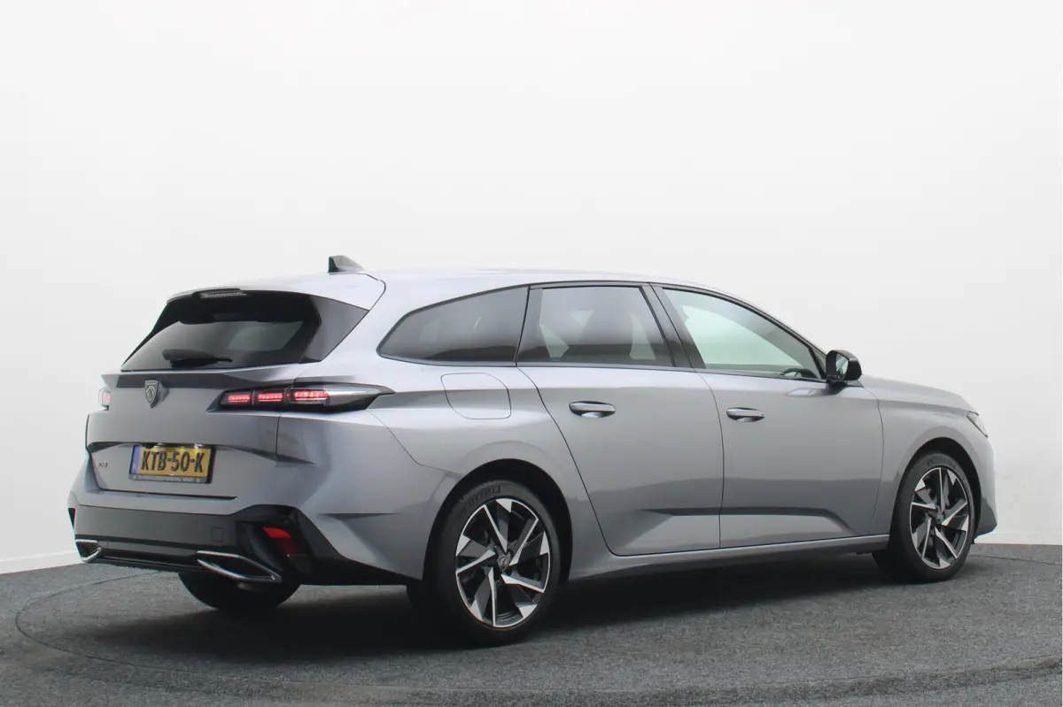 1.2 Hybrid 145 e-DCS6 Allure 360° Camera, Apple CarPlay, ACC, Climate Control, Navigatie, 17"