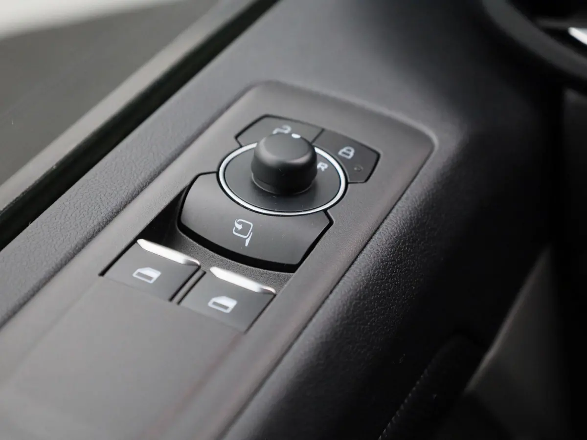340 2.5 PHEV L2H1 Limited | 9 persoons | Adaptive Cruise | Stoelverwarming | Voorruitverwarming | Camera | Apple Carplay/Android Auto |