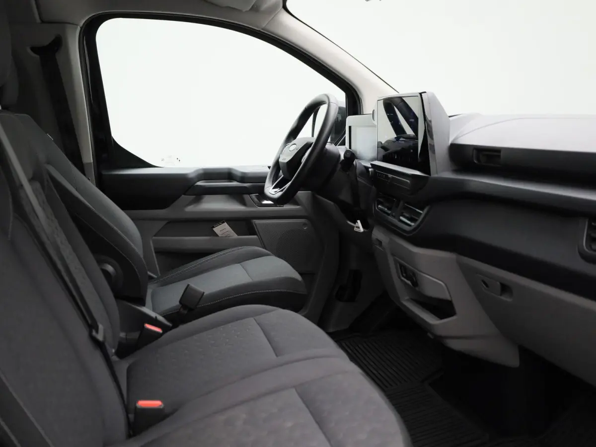 340 2.5 PHEV L2H1 Limited | 9 persoons | Adaptive Cruise | Stoelverwarming | Voorruitverwarming | Camera | Apple Carplay/Android Auto |