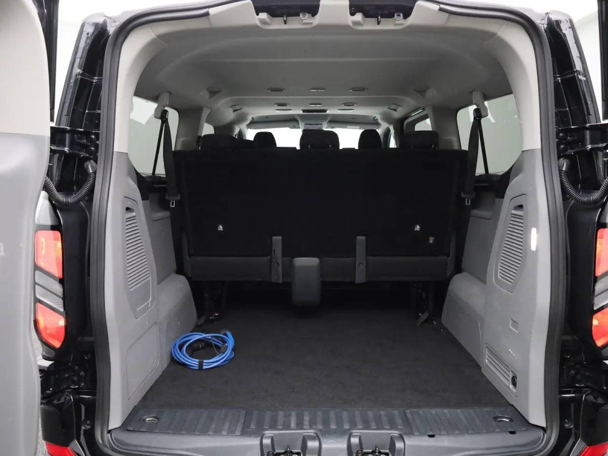 340 2.5 PHEV L2H1 Limited | 9 persoons | Adaptive Cruise | Stoelverwarming | Voorruitverwarming | Camera | Apple Carplay/Android Auto |