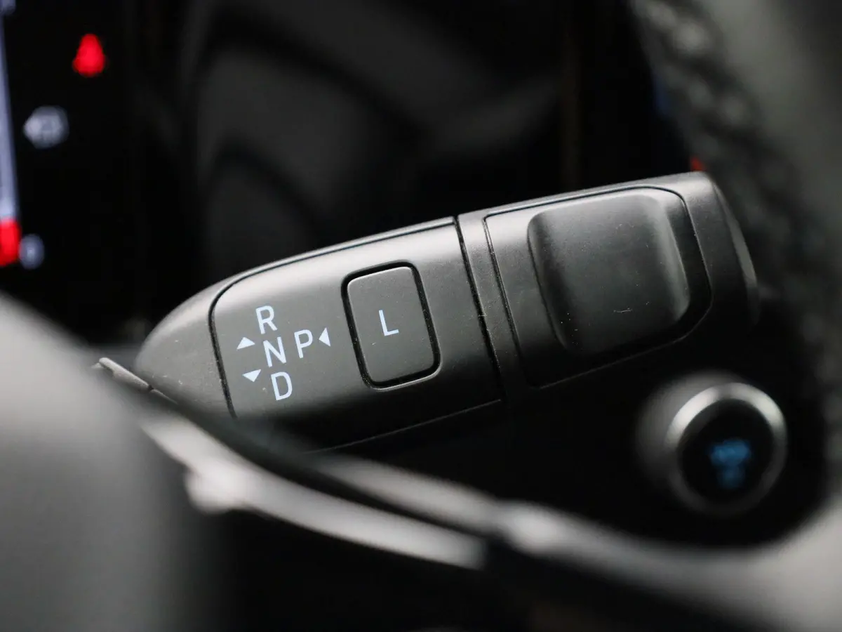 340 2.5 PHEV L2H1 Limited | 9 persoons | Adaptive Cruise | Stoelverwarming | Voorruitverwarming | Camera | Apple Carplay/Android Auto |