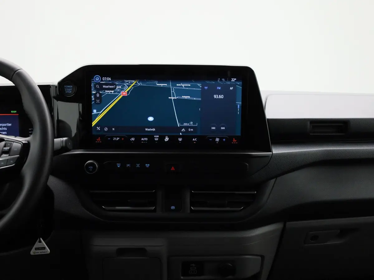 340 2.5 PHEV L2H1 Limited | 9 persoons | Adaptive Cruise | Stoelverwarming | Voorruitverwarming | Camera | Apple Carplay/Android Auto |