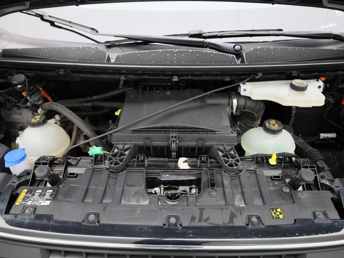 340 2.5 PHEV L2H1 Limited | 9 persoons | Adaptive Cruise | Stoelverwarming | Voorruitverwarming | Camera | Apple Carplay/Android Auto |
