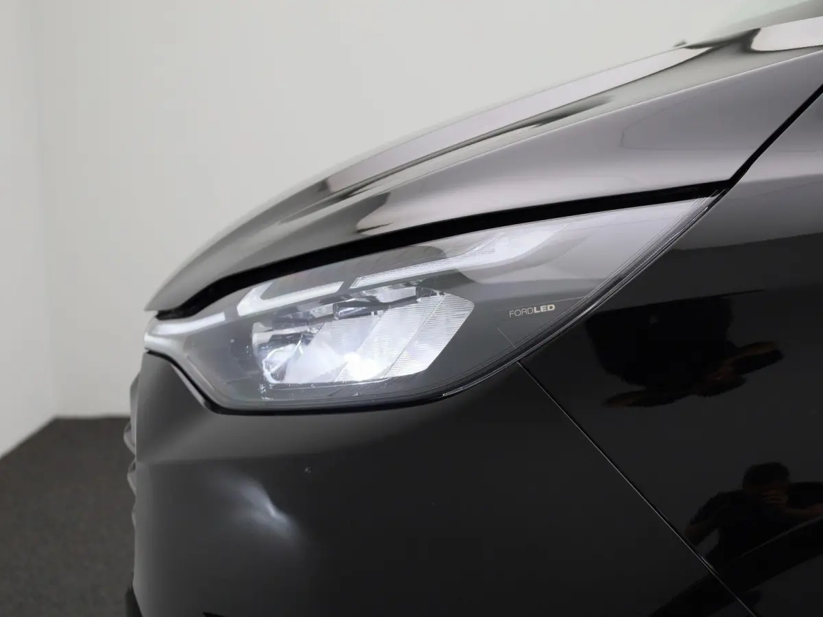 340 2.5 PHEV L2H1 Limited | 9 persoons | Adaptive Cruise | Stoelverwarming | Voorruitverwarming | Camera | Apple Carplay/Android Auto |