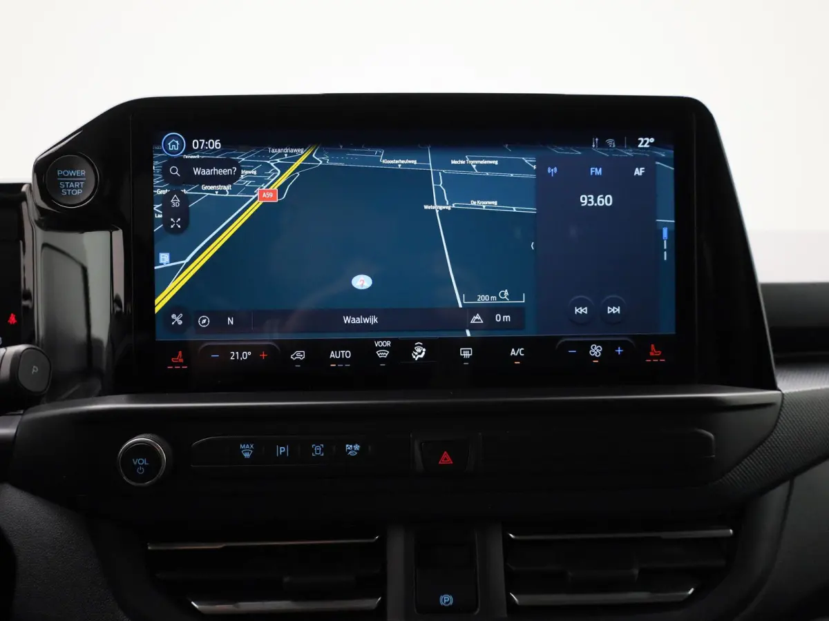 340 2.5 PHEV L2H1 Limited | 9 persoons | Adaptive Cruise | Stoelverwarming | Voorruitverwarming | Camera | Apple Carplay/Android Auto |
