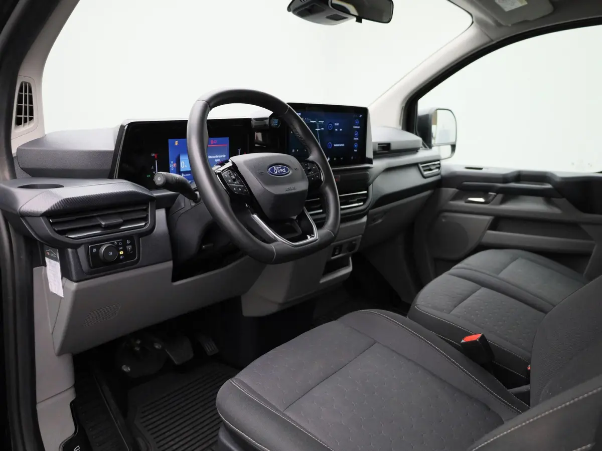 340 2.5 PHEV L2H1 Limited | 9 persoons | Adaptive Cruise | Stoelverwarming | Voorruitverwarming | Camera | Apple Carplay/Android Auto |