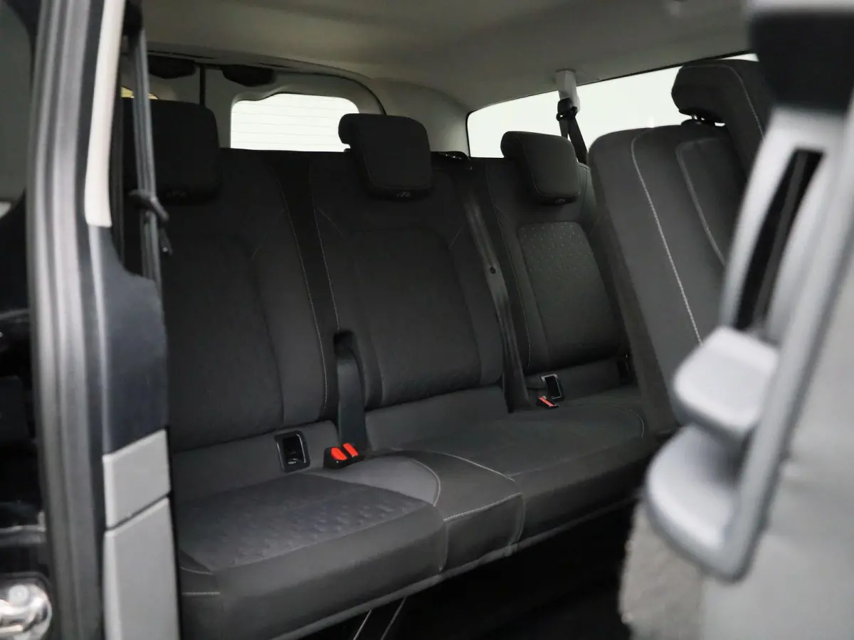 340 2.5 PHEV L2H1 Limited | 9 persoons | Adaptive Cruise | Stoelverwarming | Voorruitverwarming | Camera | Apple Carplay/Android Auto |