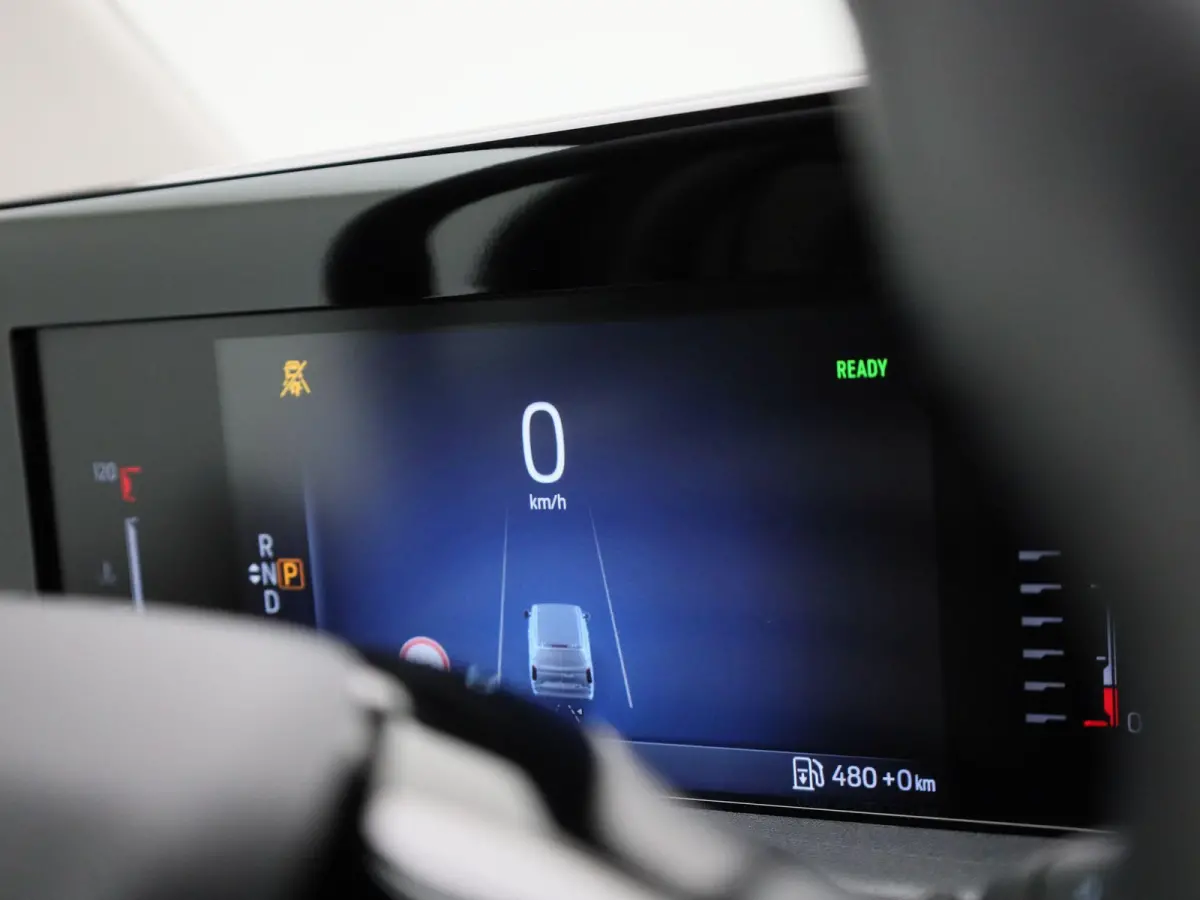 340 2.5 PHEV L2H1 Limited | 9 persoons | Adaptive Cruise | Stoelverwarming | Voorruitverwarming | Camera | Apple Carplay/Android Auto |