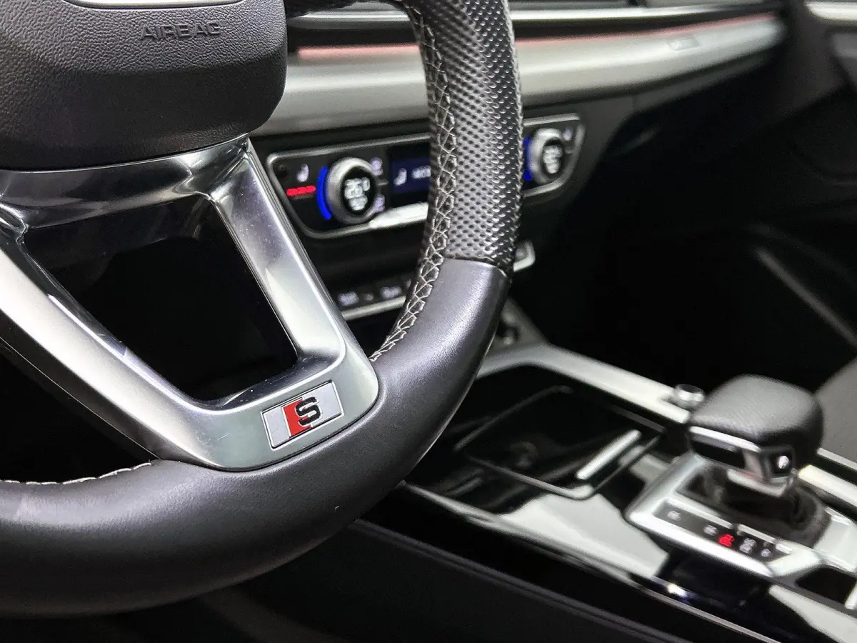 40 TFSI S edition 204 PK | S-line | Panoramadak | 360 Camera | Trekhaak | Adaptive cruise control | Stoelverwarming | Navigatie | Apple Carplay | Android Auto | Lichtmetalen velgen |