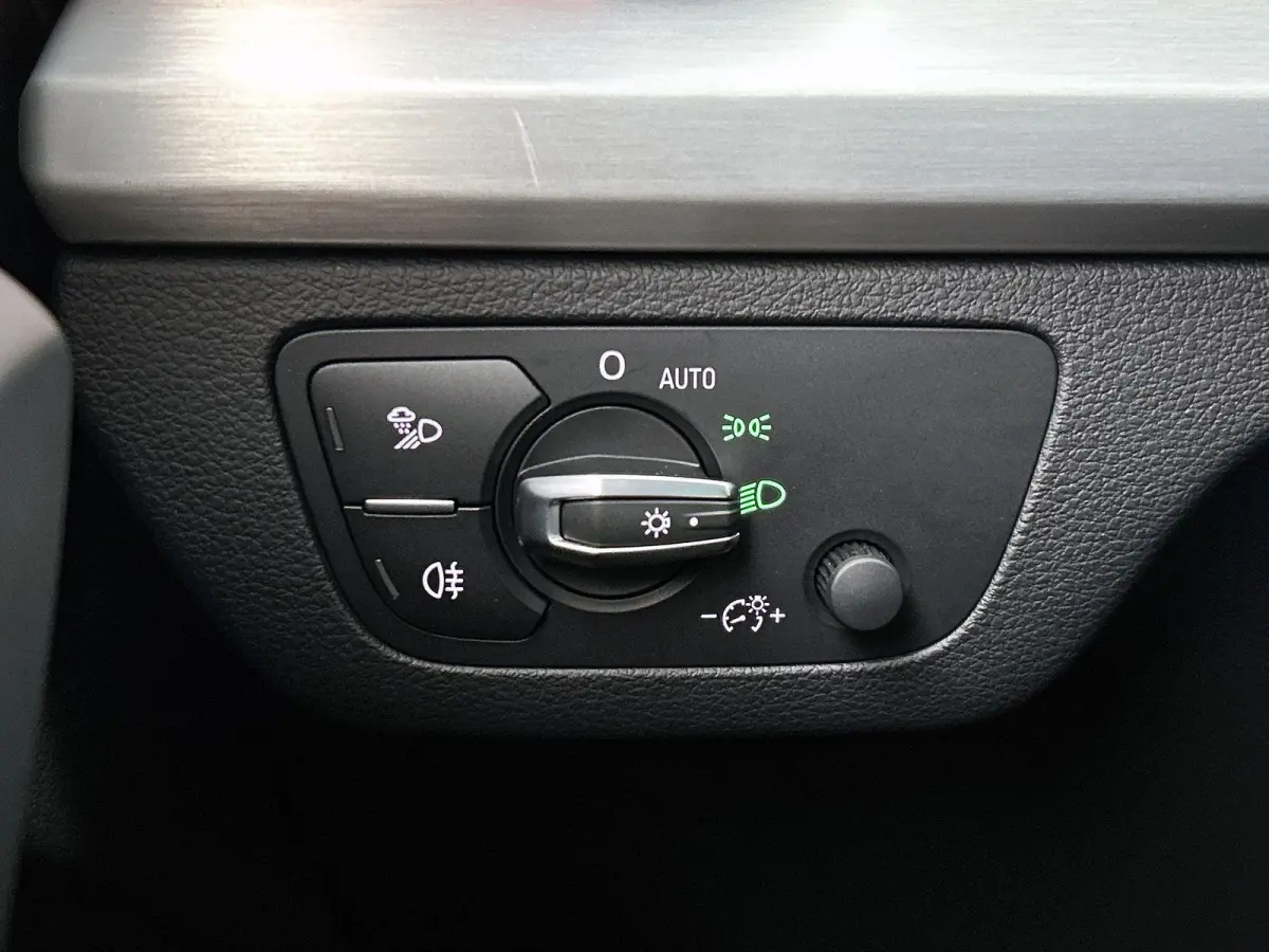 40 TFSI S edition 204 PK | S-line | Panoramadak | 360 Camera | Trekhaak | Adaptive cruise control | Stoelverwarming | Navigatie | Apple Carplay | Android Auto | Lichtmetalen velgen |
