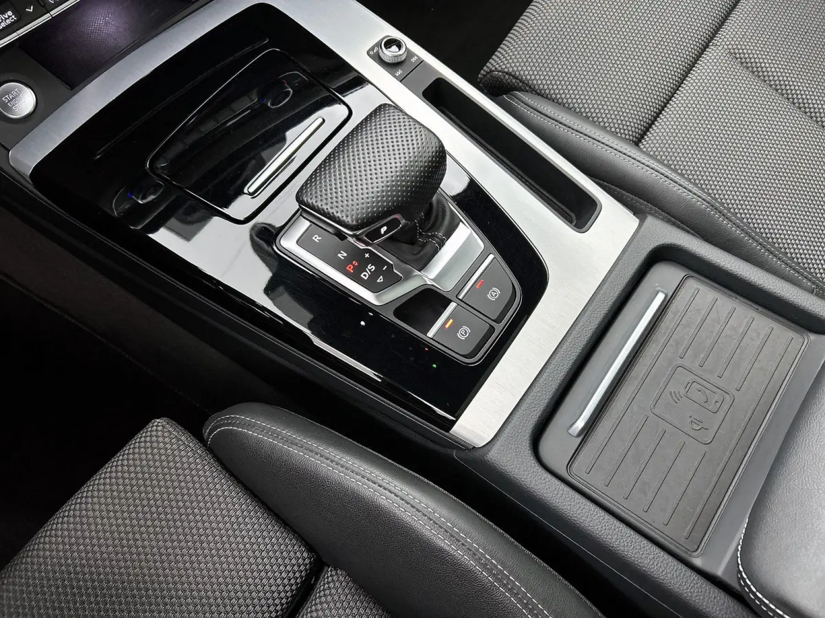 40 TFSI S edition 204 PK | S-line | Panoramadak | 360 Camera | Trekhaak | Adaptive cruise control | Stoelverwarming | Navigatie | Apple Carplay | Android Auto | Lichtmetalen velgen |