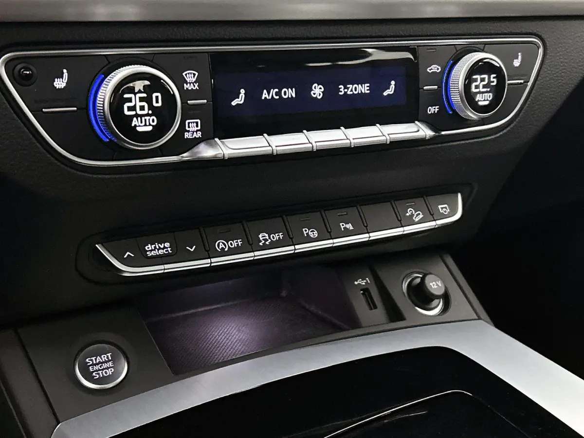 40 TFSI S edition 204 PK | S-line | Panoramadak | 360 Camera | Trekhaak | Adaptive cruise control | Stoelverwarming | Navigatie | Apple Carplay | Android Auto | Lichtmetalen velgen |