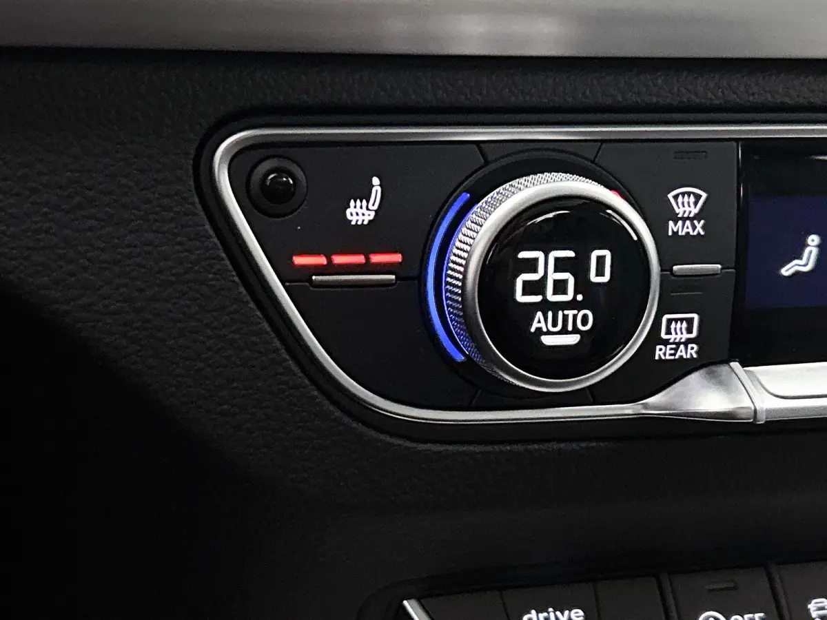 40 TFSI S edition 204 PK | S-line | Panoramadak | 360 Camera | Trekhaak | Adaptive cruise control | Stoelverwarming | Navigatie | Apple Carplay | Android Auto | Lichtmetalen velgen |