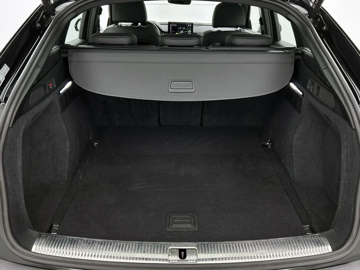 40 TFSI S edition 204 PK | S-line | Panoramadak | 360 Camera | Trekhaak | Adaptive cruise control | Stoelverwarming | Navigatie | Apple Carplay | Android Auto | Lichtmetalen velgen |