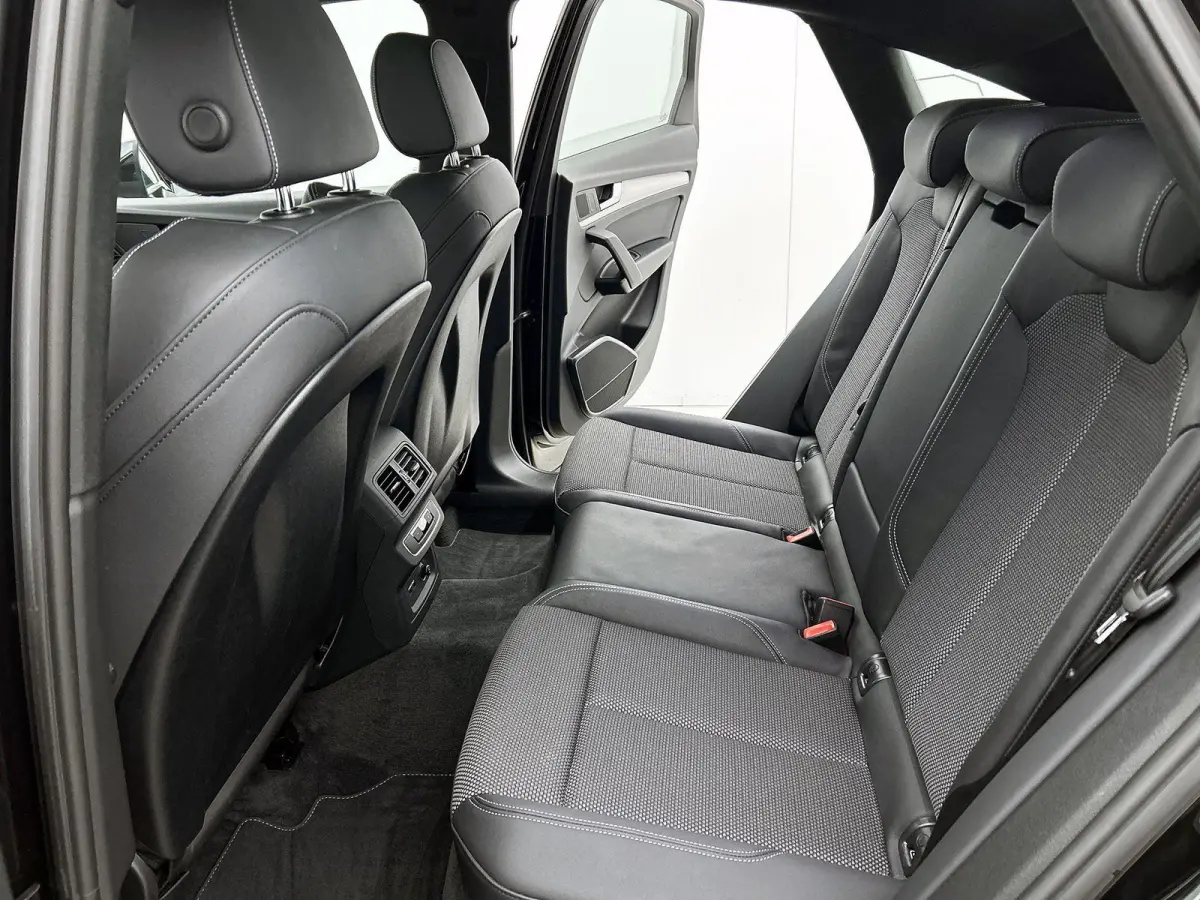 40 TFSI S edition 204 PK | S-line | Panoramadak | 360 Camera | Trekhaak | Adaptive cruise control | Stoelverwarming | Navigatie | Apple Carplay | Android Auto | Lichtmetalen velgen |