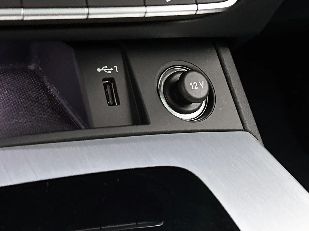 40 TFSI S edition 204 PK | S-line | Panoramadak | 360 Camera | Trekhaak | Adaptive cruise control | Stoelverwarming | Navigatie | Apple Carplay | Android Auto | Lichtmetalen velgen |