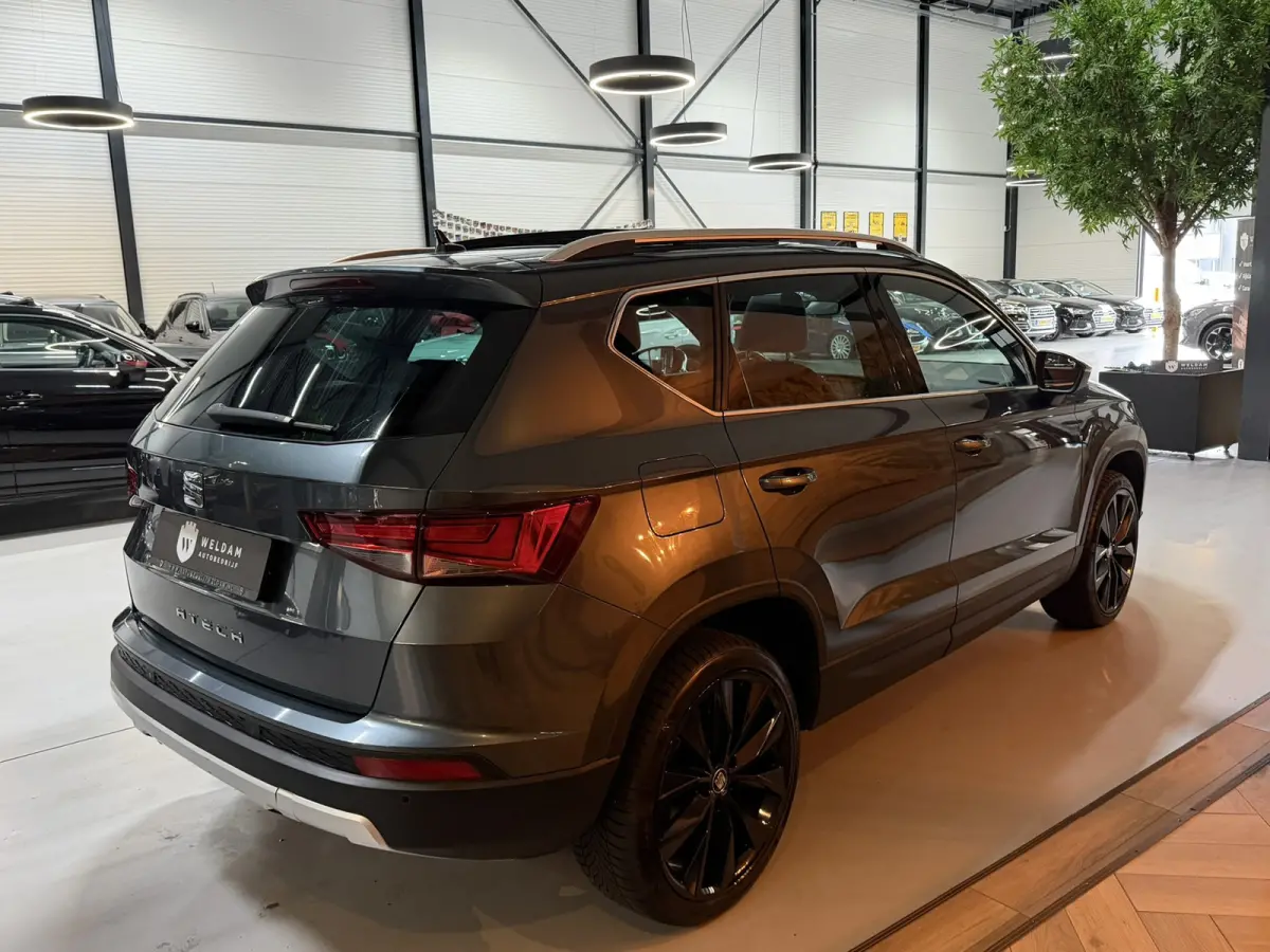 1.5 TSI Xcellence|Pano|Alcantara|19" Zwarte Velgen|360° Camera|Keyless|Sfeerverlichting|Virtueel Cockpit|Rijklaar