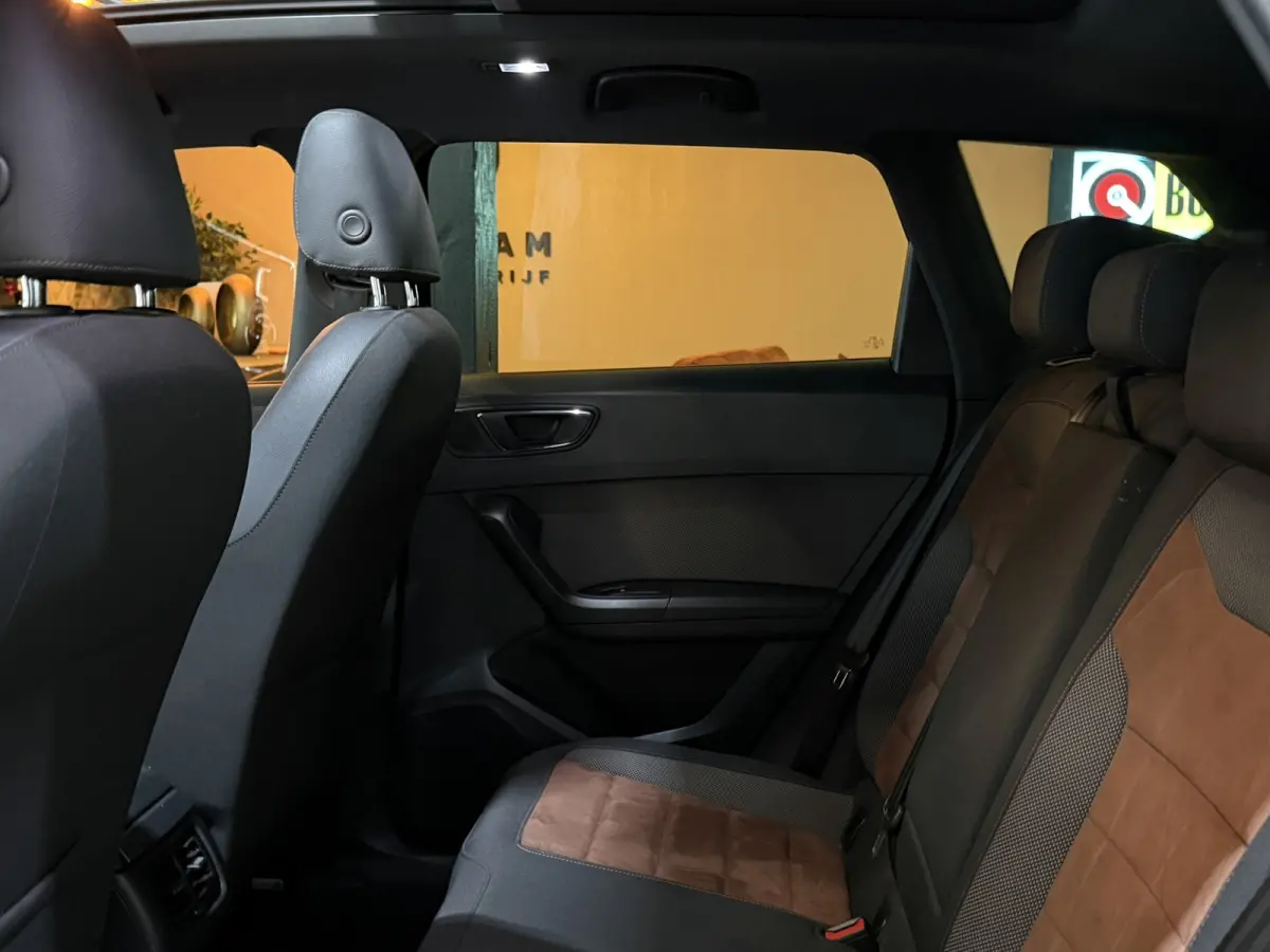 1.5 TSI Xcellence|Pano|Alcantara|19" Zwarte Velgen|360° Camera|Keyless|Sfeerverlichting|Virtueel Cockpit|Rijklaar