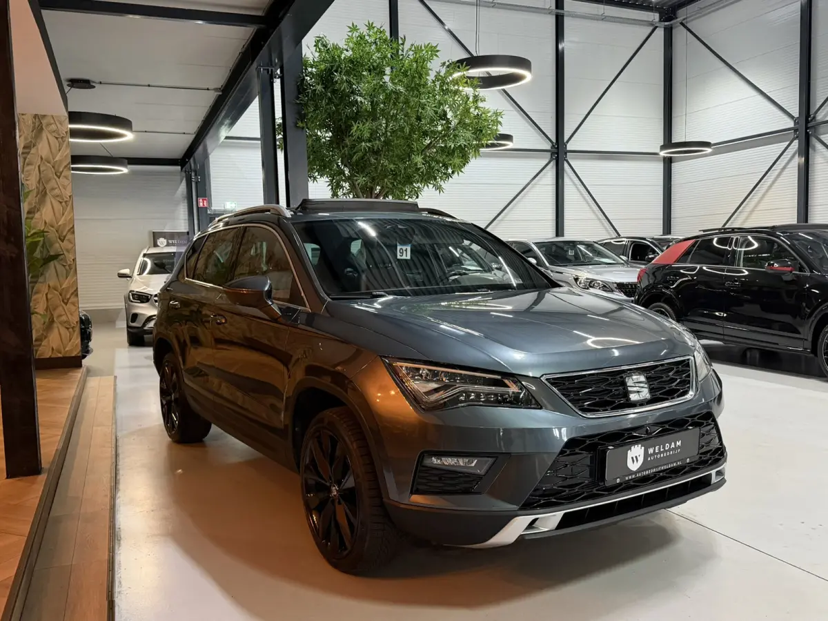 1.5 TSI Xcellence|Pano|Alcantara|19" Zwarte Velgen|360° Camera|Keyless|Sfeerverlichting|Virtueel Cockpit|Rijklaar