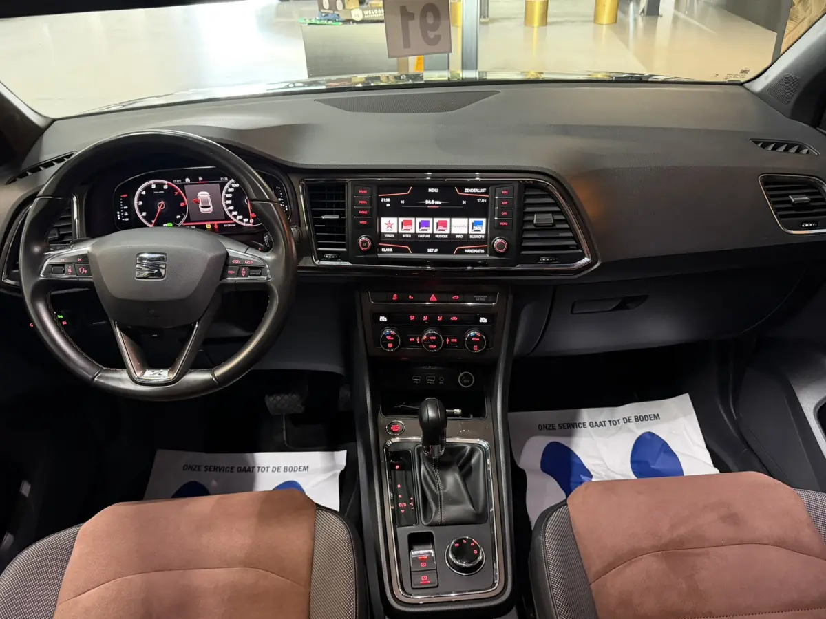 1.5 TSI Xcellence|Pano|Alcantara|19" Zwarte Velgen|360° Camera|Keyless|Sfeerverlichting|Virtueel Cockpit|Rijklaar