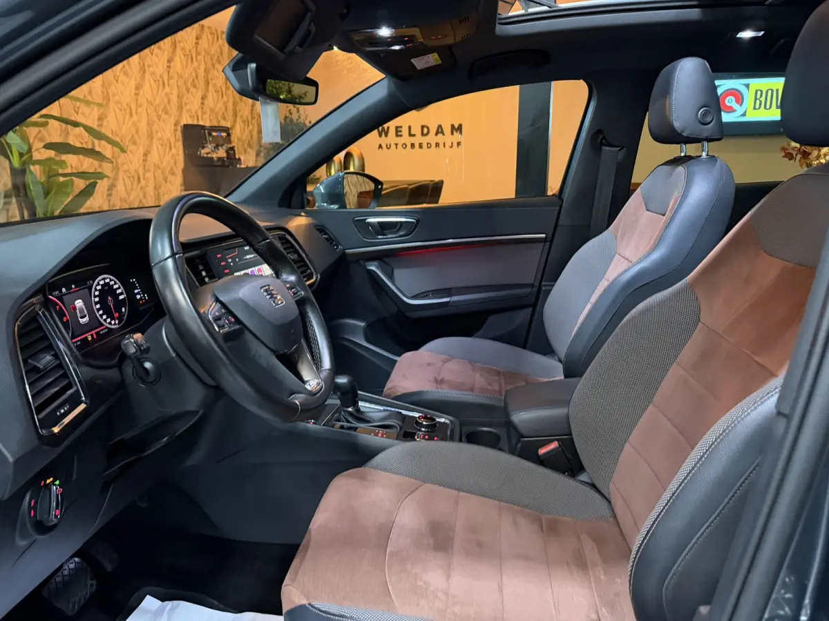 1.5 TSI Xcellence|Pano|Alcantara|19" Zwarte Velgen|360° Camera|Keyless|Sfeerverlichting|Virtueel Cockpit|Rijklaar