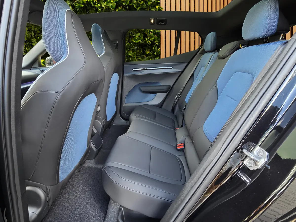 Single Motor Extended Range Ultra Black Edition Europa 69 kWh | Panoramadak | 360 Camera | Harman/Kardon | Pilot Assist