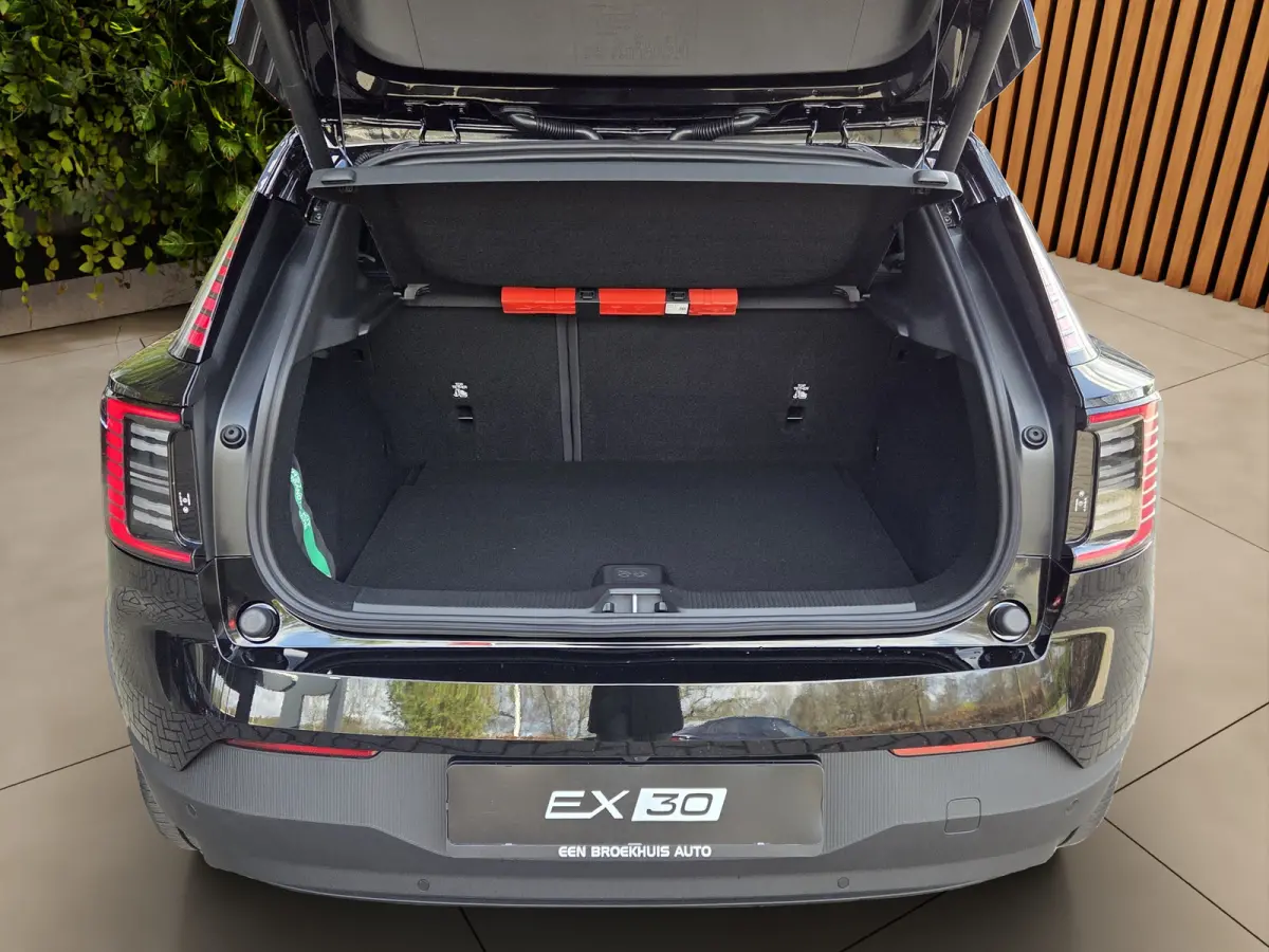 Single Motor Extended Range Ultra Black Edition Europa 69 kWh | Panoramadak | 360 Camera | Harman/Kardon | Pilot Assist