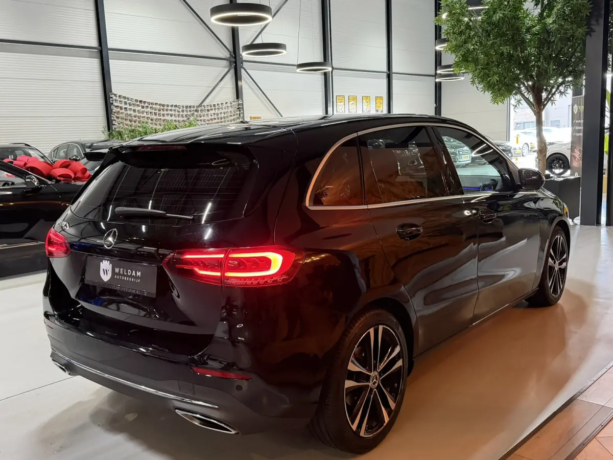 180 Business Solution|Matrix LED|MBUX|Virtual Cockpit|Half Leder|StoelVW|Elek. Achterklep|CarPlay|Rijklaar