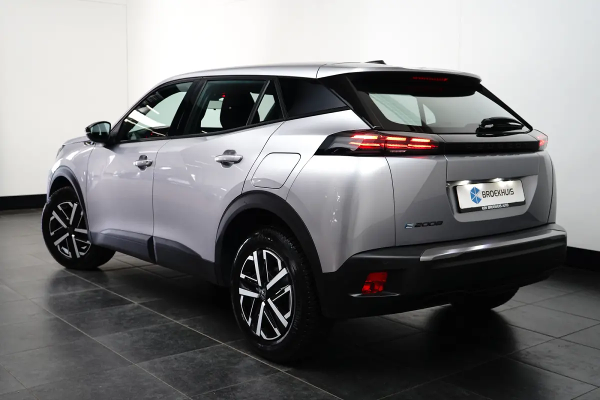 EV Active 50 kWh Carplay | Parkeersensoren | Keyless | Climate | Cruise | LED | Airco (automatisch) | Apple Carplay/Android Auto|telefoonintegratie premium | Cruise control