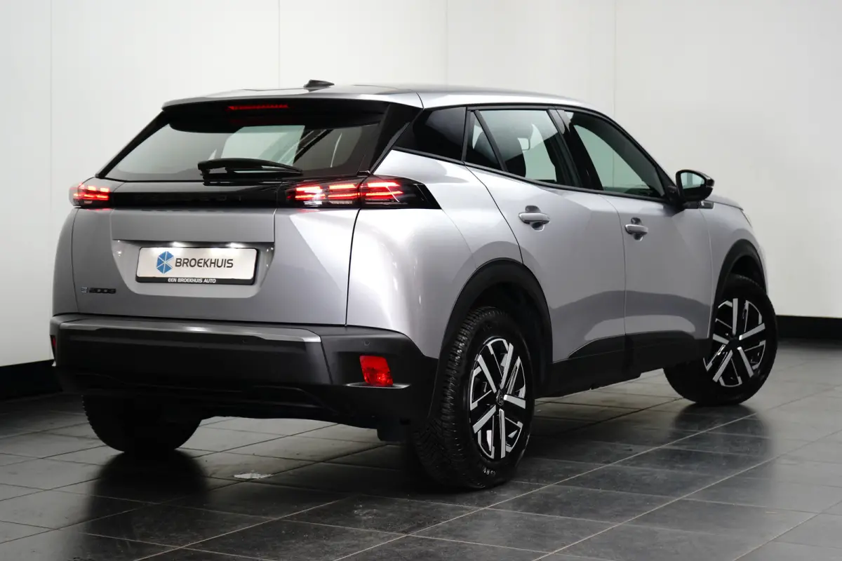 EV Active 50 kWh Carplay | Parkeersensoren | Keyless | Climate | Cruise | LED | Airco (automatisch) | Apple Carplay/Android Auto|telefoonintegratie premium | Cruise control