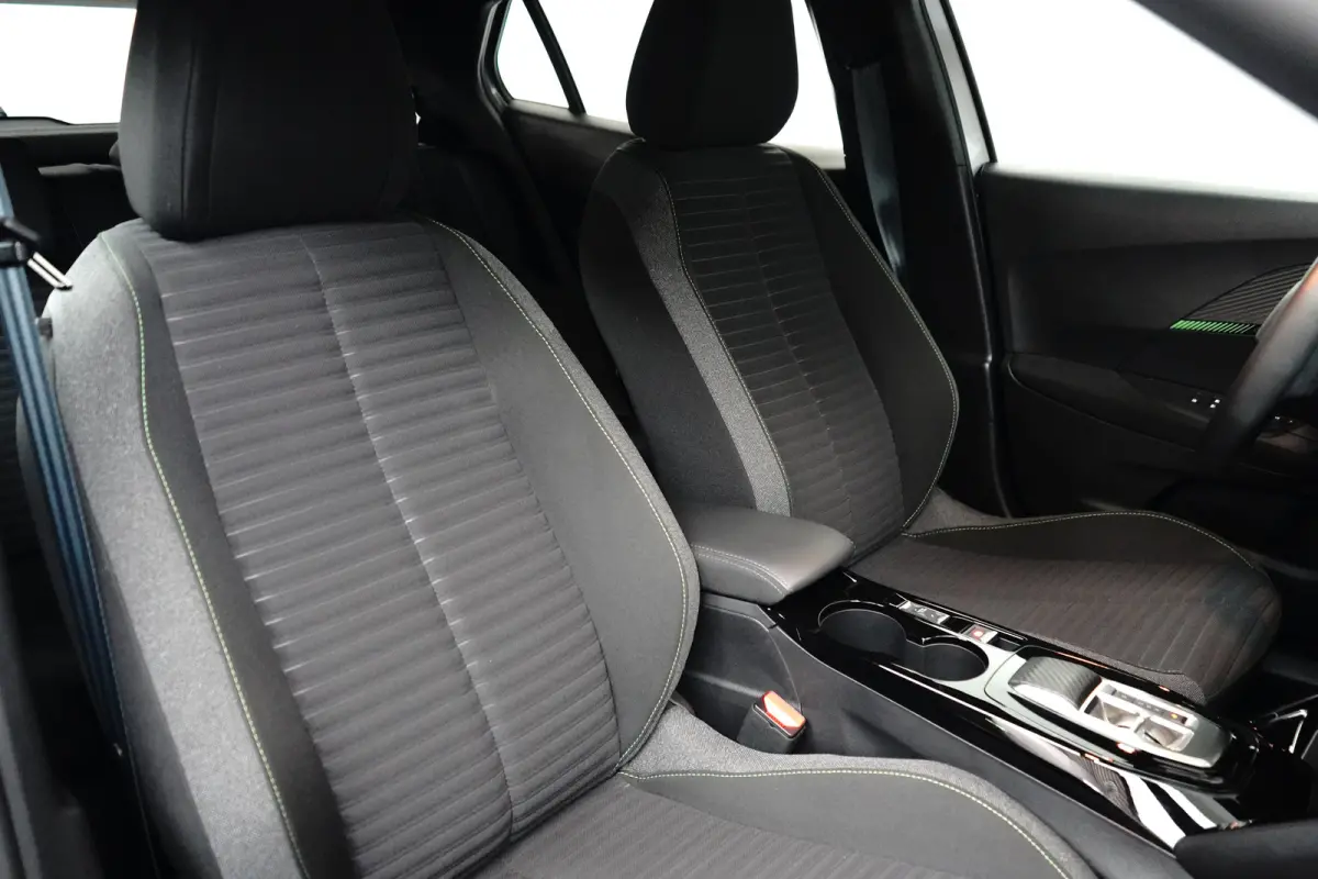 EV Active 50 kWh Carplay | Parkeersensoren | Keyless | Climate | Cruise | LED | Airco (automatisch) | Apple Carplay/Android Auto|telefoonintegratie premium | Cruise control