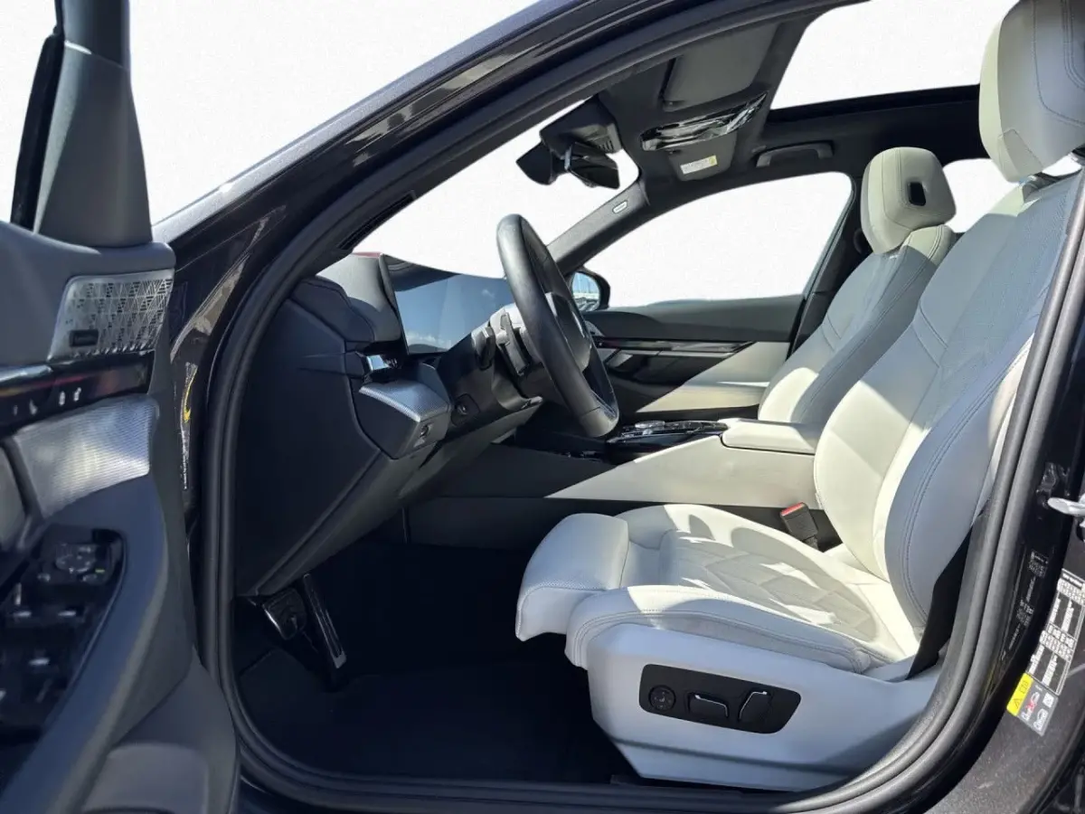 550e xDrive M-SPORT ** PANORAMA, IVORY LEDER, TREKH, 20-inch LMV, ADAPT. CRUISE ** 1e EIG - UNGALLFREI - Ex. BMW ** ** INFORMEER OOK NAAR ONZE AANTREKKELIJKE FINANCIAL-LEASE TARIEVEN **