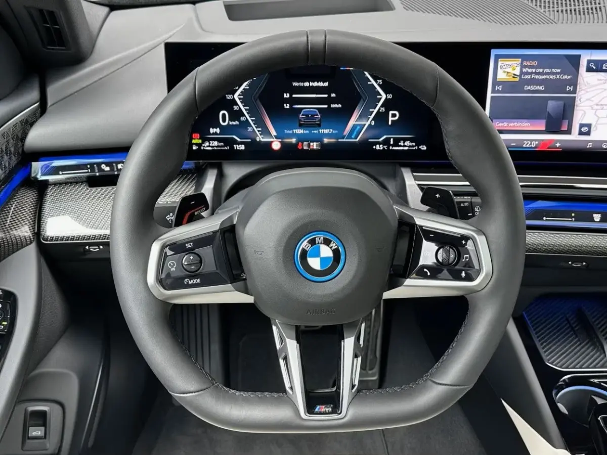 550e xDrive M-SPORT ** PANORAMA, IVORY LEDER, TREKH, 20-inch LMV, ADAPT. CRUISE ** 1e EIG - UNGALLFREI - Ex. BMW ** ** INFORMEER OOK NAAR ONZE AANTREKKELIJKE FINANCIAL-LEASE TARIEVEN **
