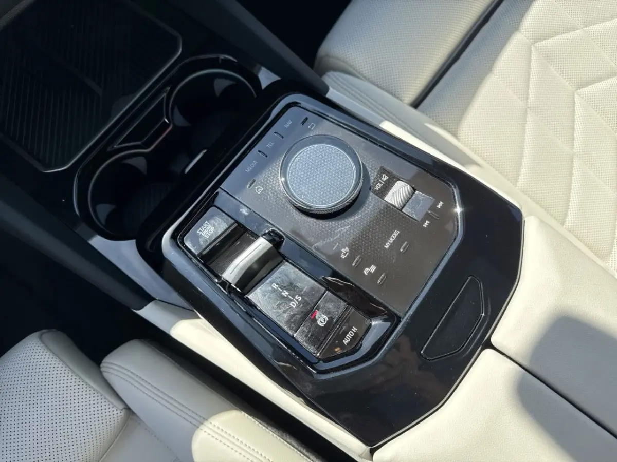 550e xDrive M-SPORT ** PANORAMA, IVORY LEDER, TREKH, 20-inch LMV, ADAPT. CRUISE ** 1e EIG - UNGALLFREI - Ex. BMW ** ** INFORMEER OOK NAAR ONZE AANTREKKELIJKE FINANCIAL-LEASE TARIEVEN **