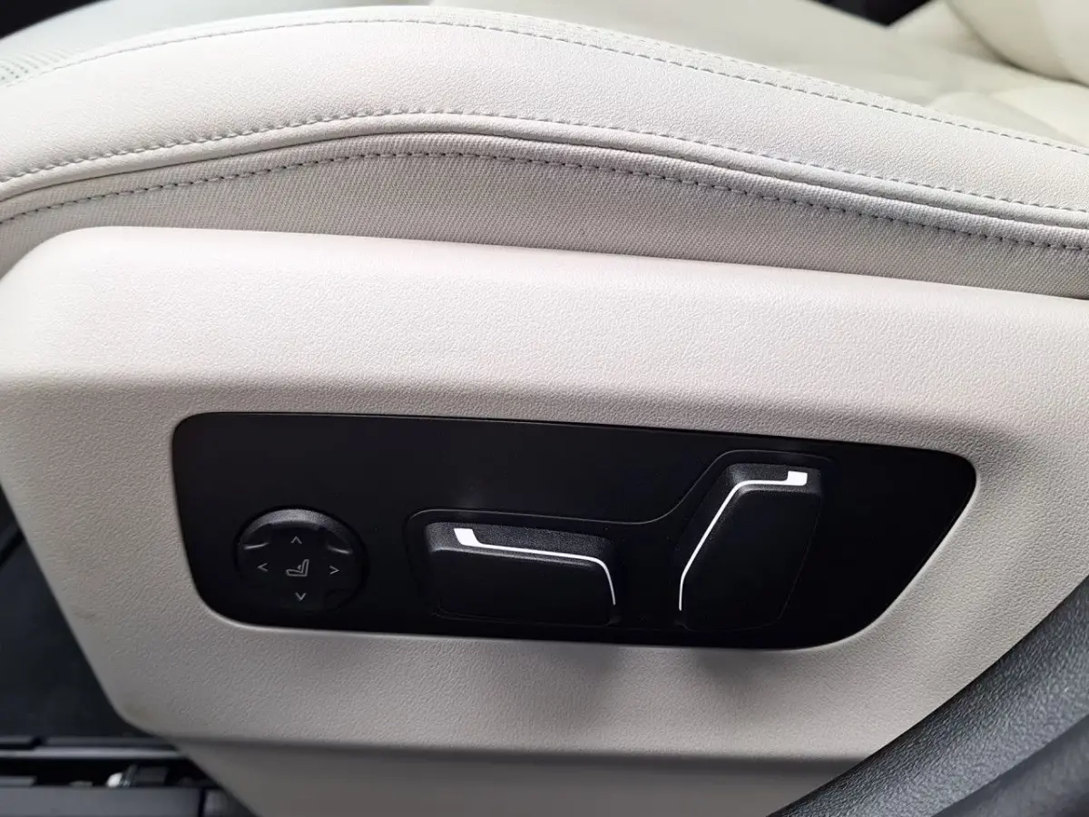 550e xDrive M-SPORT ** PANORAMA, IVORY LEDER, TREKH, 20-inch LMV, ADAPT. CRUISE ** 1e EIG - UNGALLFREI - Ex. BMW ** ** INFORMEER OOK NAAR ONZE AANTREKKELIJKE FINANCIAL-LEASE TARIEVEN **