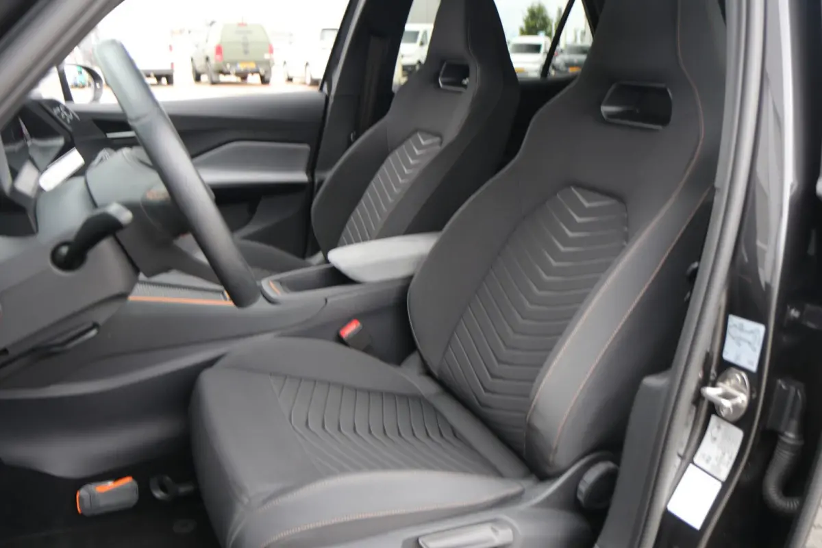 204pk Business Plus 62 kWh | SoH 95% | Navigatie | App Connect | Achteruitrijcamera | Cruise Control adaptieve |