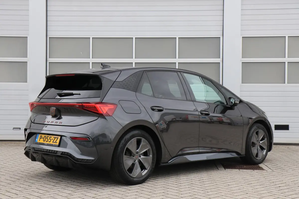 204pk Business Plus 62 kWh | SoH 95% | Navigatie | App Connect | Achteruitrijcamera | Cruise Control adaptieve |